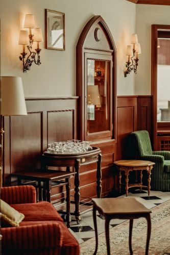 Badrutts-Palace-Hotel-St-Moritz-Benoit-Linero-Renaissance-Bar-73.jpg